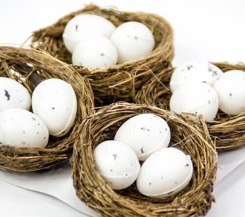 Dekoracja wielkanocna 4szt. jajka w gniazdkach