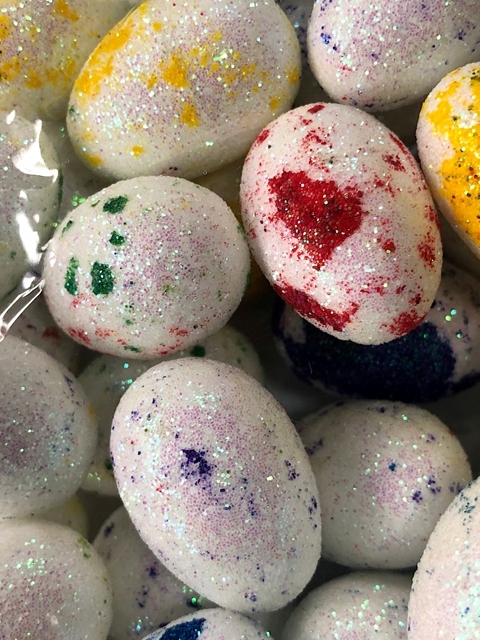 Jajka styropianowe nakrapiane - brokatowe 2,5 cm, 40 szt. - obrazek 2